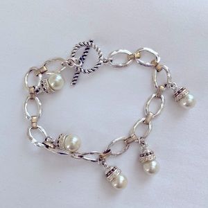 BEAUTIFUL PEARL CHARM TOGGLE BRACELET PURCHASED IN DILLARDS💙💙